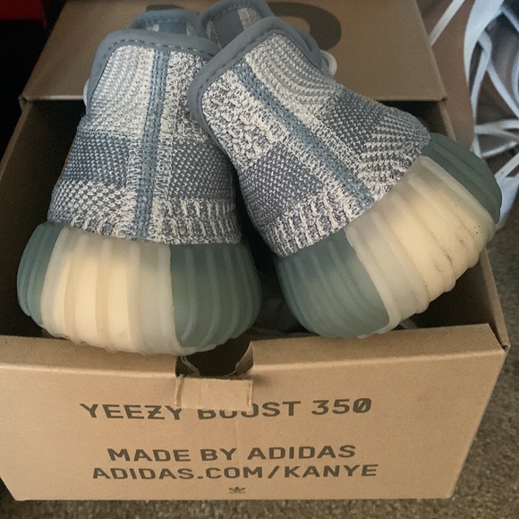 Authentic Light grey / blue /coral Yeezys - Picture 3 of 3